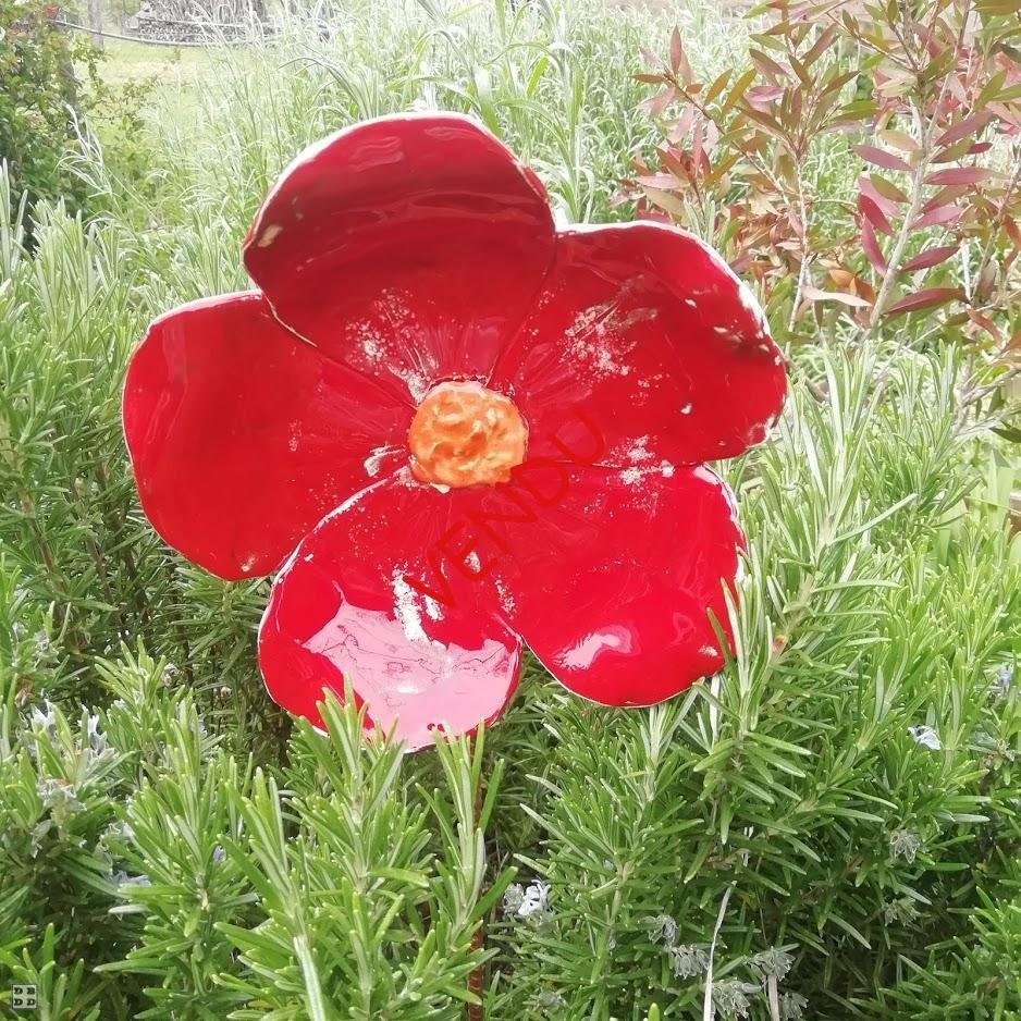 Fleur céramique rouge