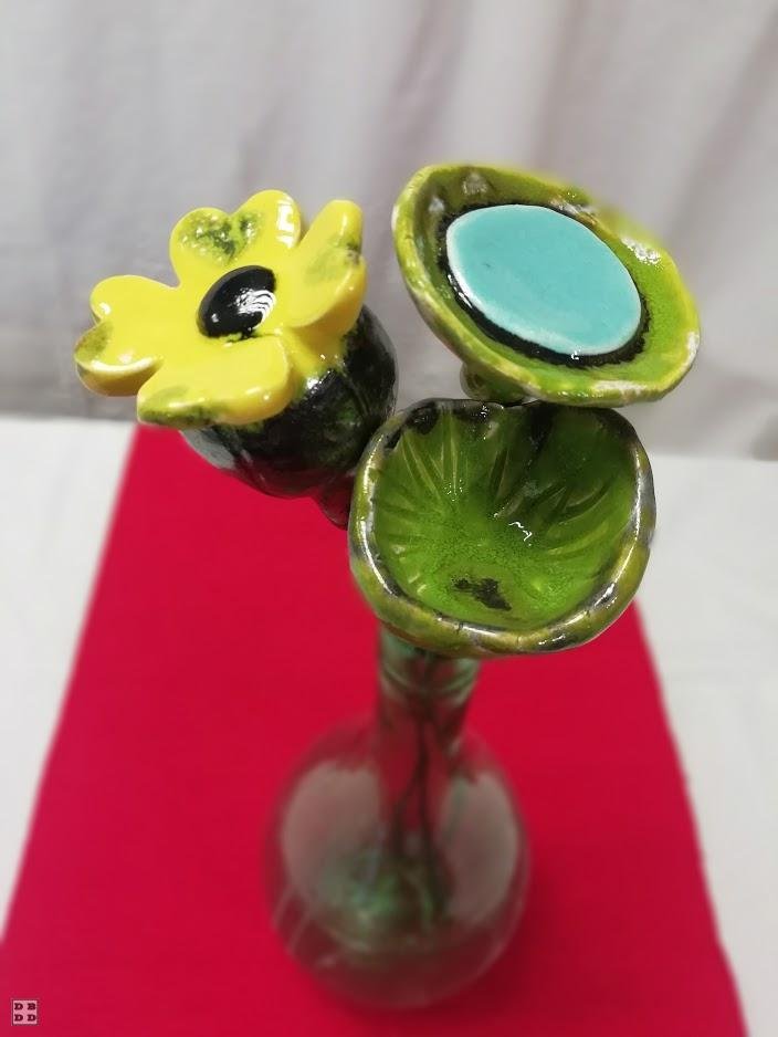 fleurs céramique verte en bouquet