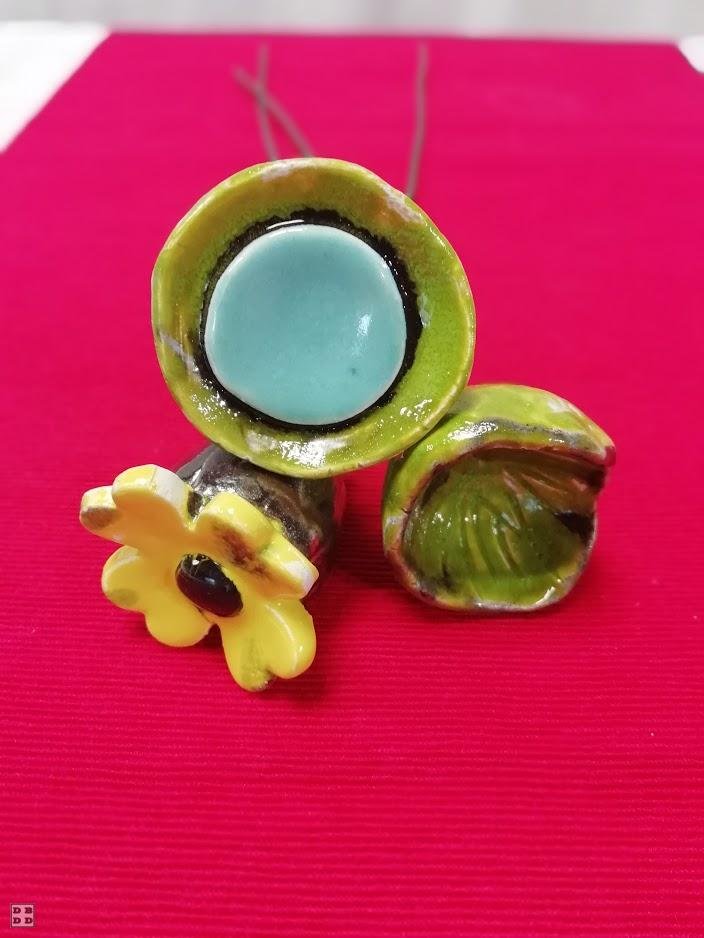 fleurs céramique verte en bouquet