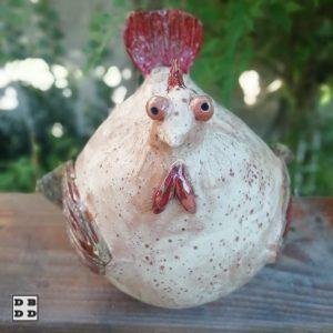 Poule céramique tachetée