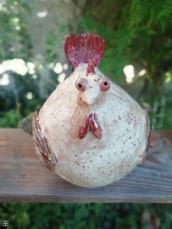 Poule céramique tachetée